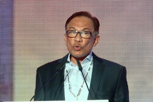 Anwar says Azmin remarks have to be viewed in context, no change in ...