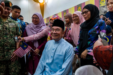 Anwar orders report on Felda’s proposed hotel sale