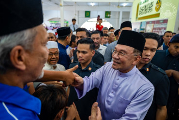 Anwar dismisses opposition’s claims that Malaysia ceded land to Indonesia as ‘nonsense’