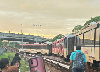Train derails near Chan Sow Lin station; Rapid KL activates alternative plan