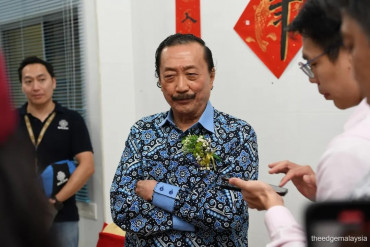 Vincent Tan raises direct stake in Berjaya Corp after buying shares from Berjaya Assets